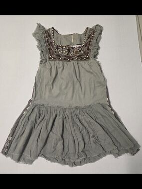 Fabrique En Inde Xs Sage Green Embroidered Flutter-Sleeve Casual Dress